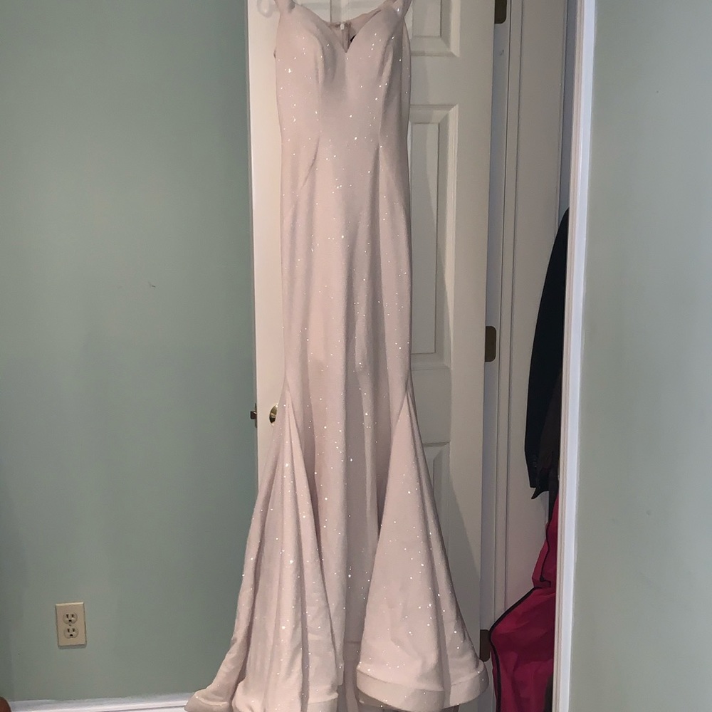 #55187 Jovani White Size 4 Gown - Prom/Pagaent - Picture 2 of 16